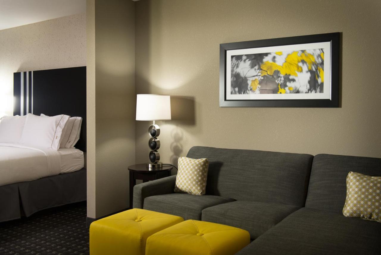 Holiday Inn Express And Suites Madison Central By Ihg Екстериор снимка