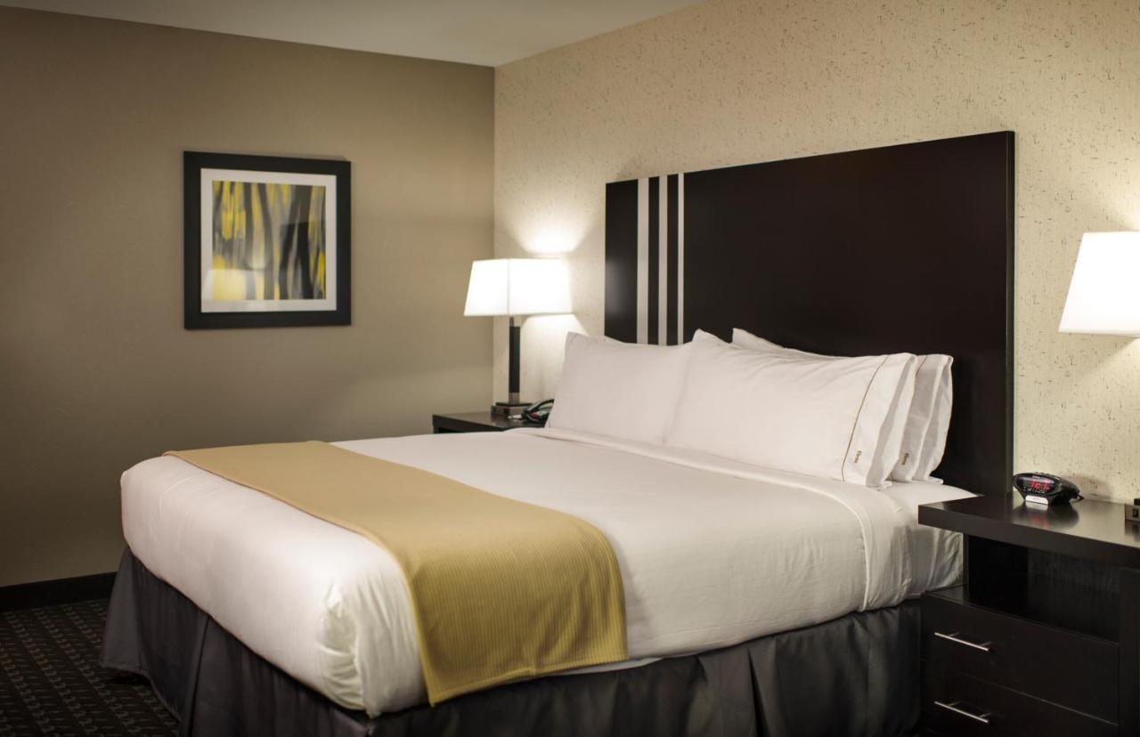 Holiday Inn Express And Suites Madison Central By Ihg Екстериор снимка