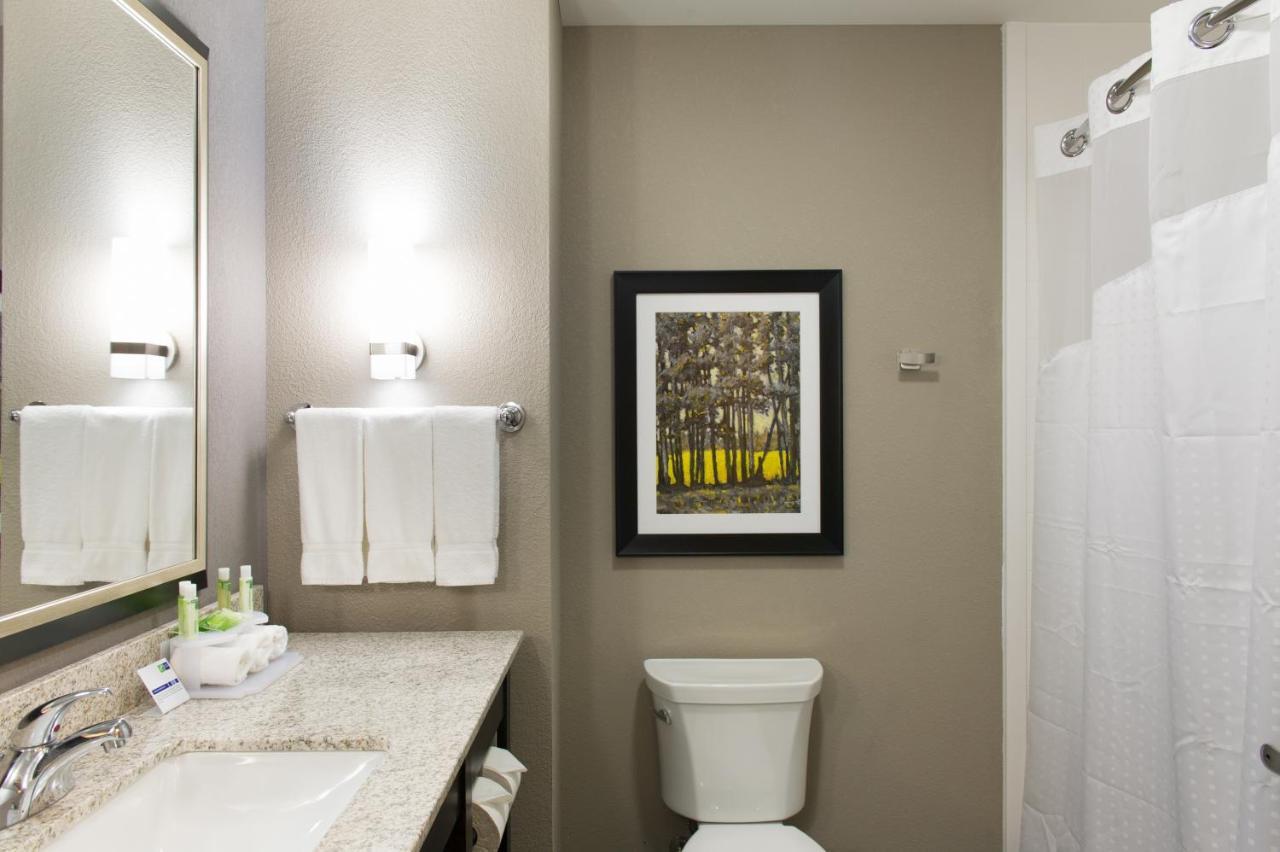 Holiday Inn Express And Suites Madison Central By Ihg Екстериор снимка