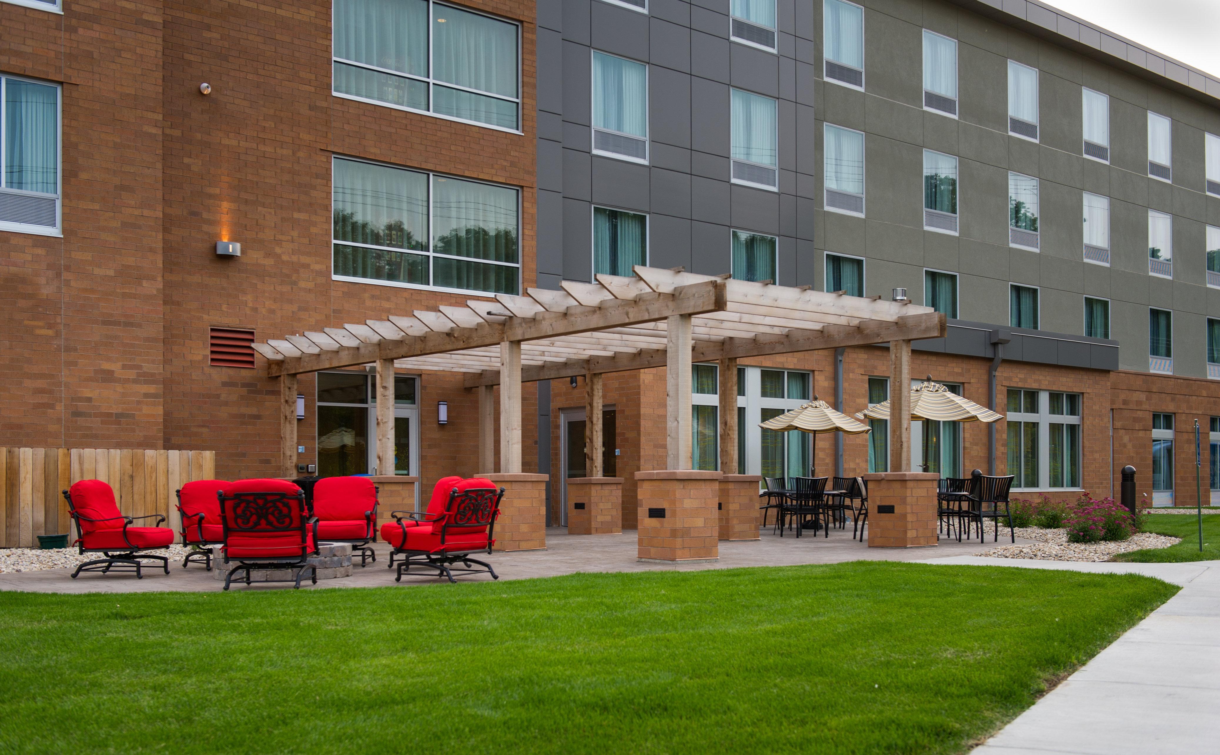 Holiday Inn Express And Suites Madison Central By Ihg Екстериор снимка
